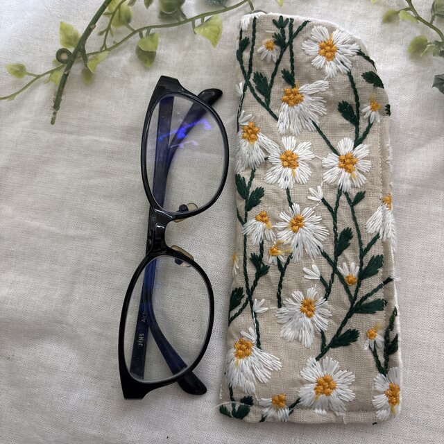ハンドメイド♡メガネケース♡リネンベージュデイジー刺繍柄♡♡普通