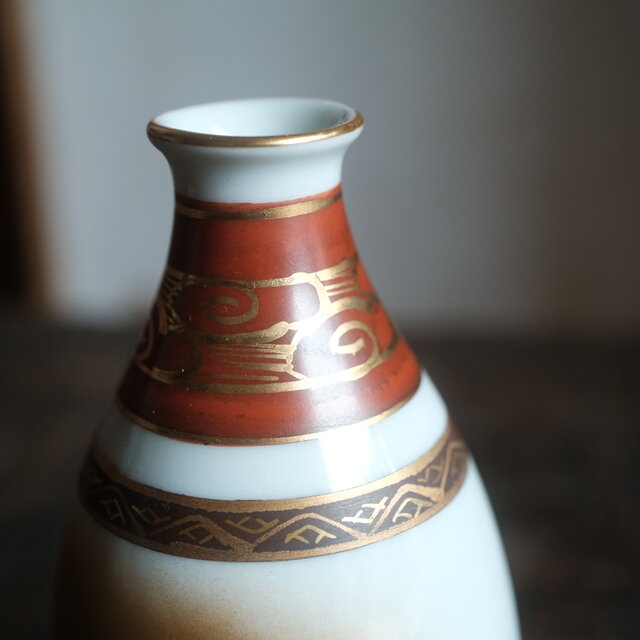 2匹の鶉が可愛い◇草花と流水。九谷焼 花鳥紋色絵金彩徳利 酒器 器