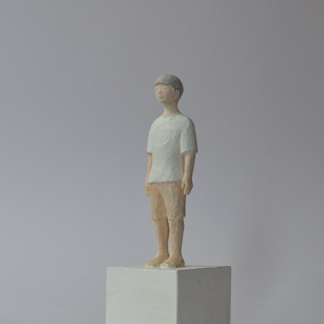 玉の山と家の置物 彫刻 木製台座付き 木彫りの人 | iichi 日々の暮らしを心地よくするハンドメイドや