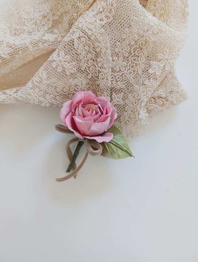 染め布花＊ミニ薔薇のコサージュ 髪飾り doll | iichi 日々の暮らしを