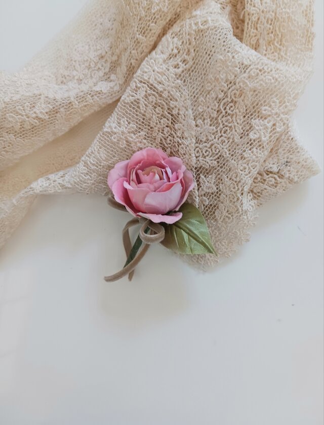 染め布花＊ミニ薔薇のコサージュ 髪飾り doll | iichi 日々の暮らしを