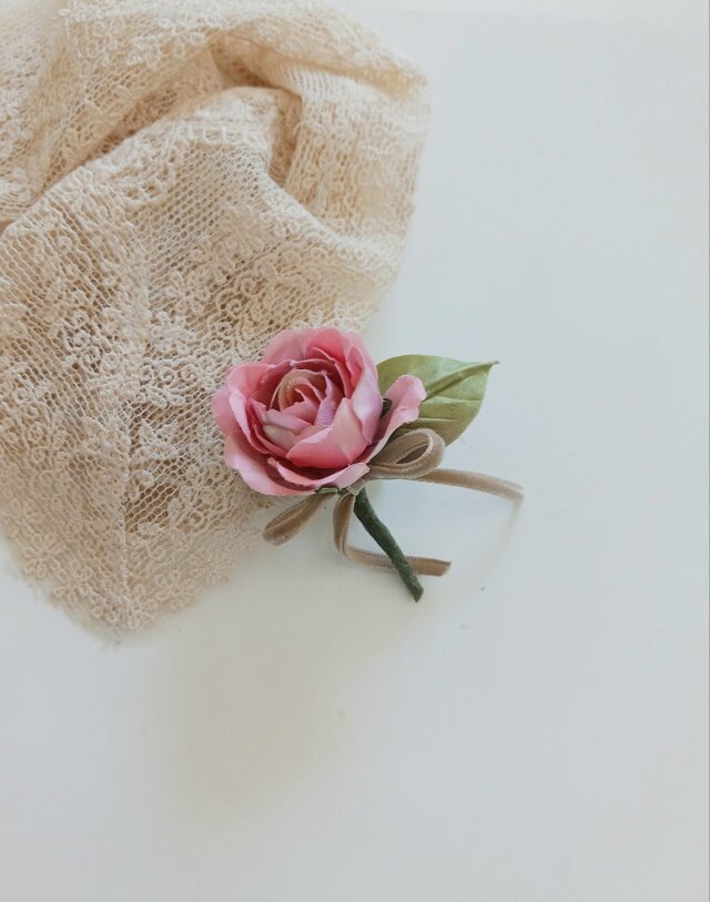 染め布花＊ミニ薔薇のコサージュ 髪飾り doll | iichi 日々の暮らしを