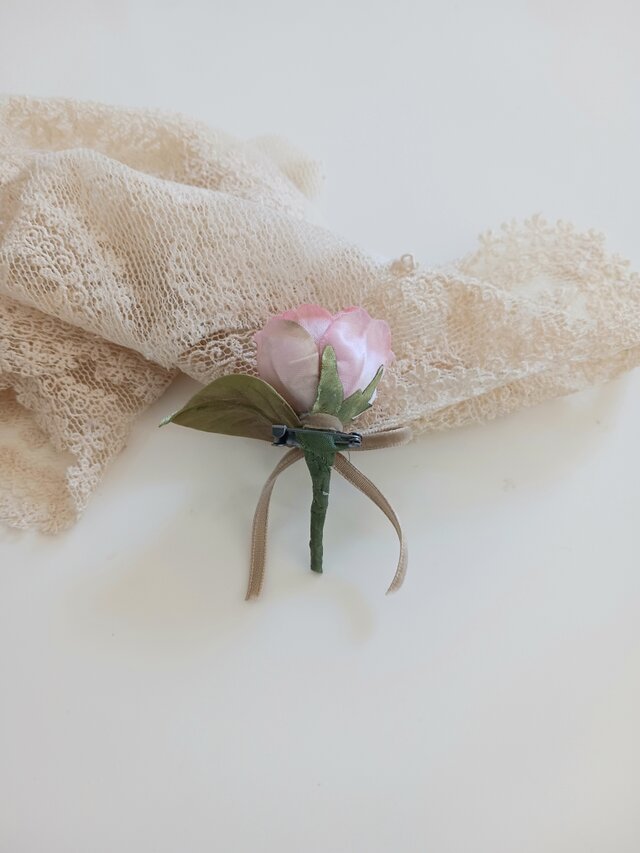 染め布花＊ミニ薔薇のコサージュ 髪飾り doll | iichi 日々の暮らしを