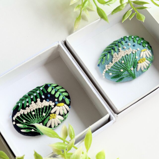 小さなお花の刺繍ブローチ・botanical#496 | iichi 日々の暮らしを