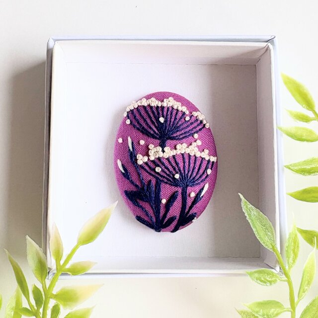 小さなお花の刺繍ブローチ・botanical#499 | iichi 日々の暮らしを