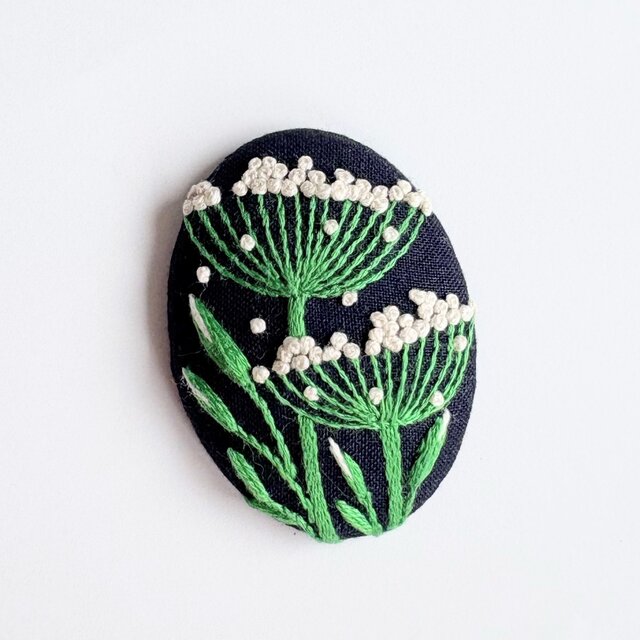 小さなお花の刺繍ブローチ・botanical#498 | iichi 日々の暮らしを