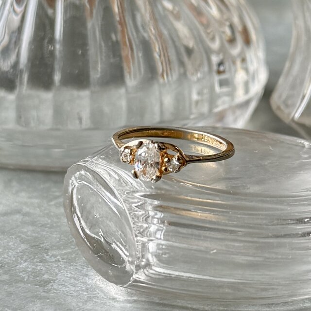 R447-ヴィンテージリング U.S.A. 1970-80's 18K H.G.E Oval 3-Stone