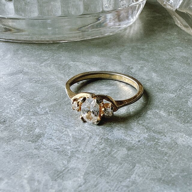 R447-ヴィンテージリング U.S.A. 1970-80's 18K H.G.E Oval 3-Stone