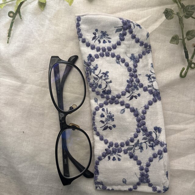 ハンドメイド♡メガネケース♡リネン白サークル花刺繍柄♡♡普通タイプ