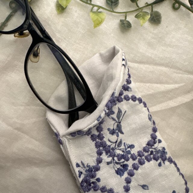 ハンドメイド♡メガネケース♡リネン白サークル花刺繍柄♡♡普通タイプ
