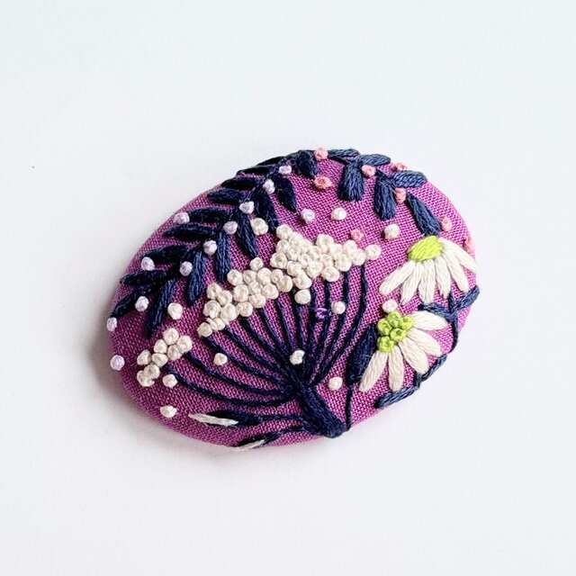 小さなお花の刺繍ブローチ・botanical#497 | iichi 日々の暮らしを