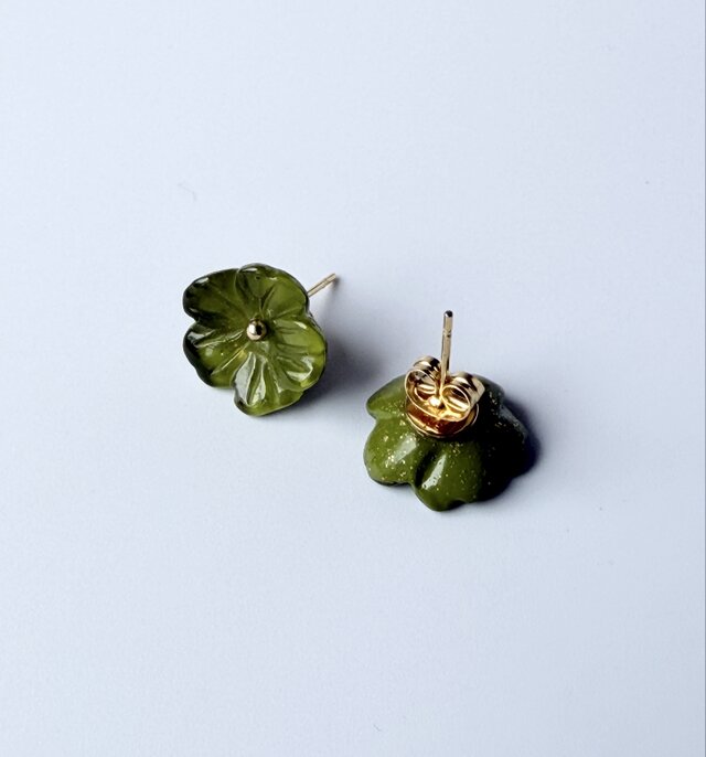 水晶花形スタッドピアス(若草） | iichi 日々の暮らしを心地よくする