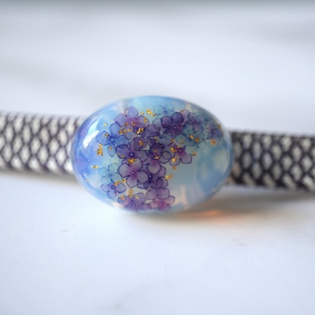 オパール ブローチ．ペンダントヘッド、帯留 天然石オパールと紫陽花 金箔の帯留め ポニーフック ブローチ アジサイ