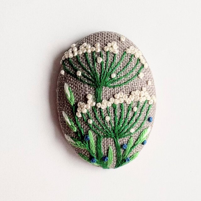 花の刺繍ブローチ 小さなお花の刺繍ブローチ・botanical#500 | iichi 日々の暮らしを