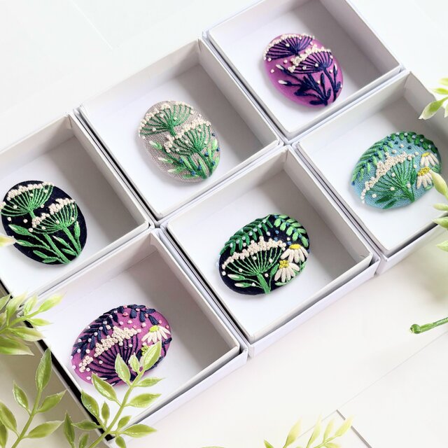 小さなお花の刺繍ブローチ・botanical#500 | iichi 日々の暮らしを