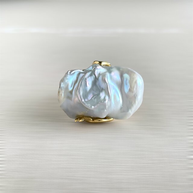 大粒 南洋ケシ バロックパールのリング ライトシルバー バラの花 蝶々