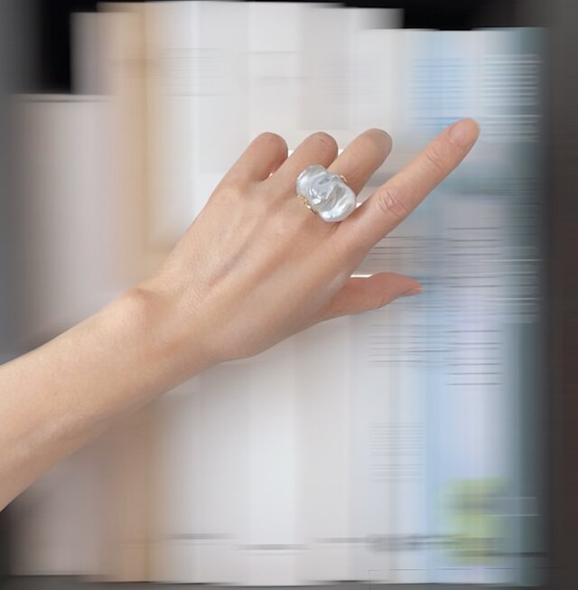 大粒 南洋ケシ バロックパールのリング ライトシルバー バラの花 蝶々