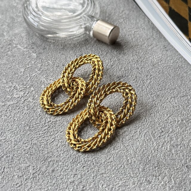 P813-ヴィンテージピアス U.S.A. 1980s Gold Twist Oval Drop | iichi