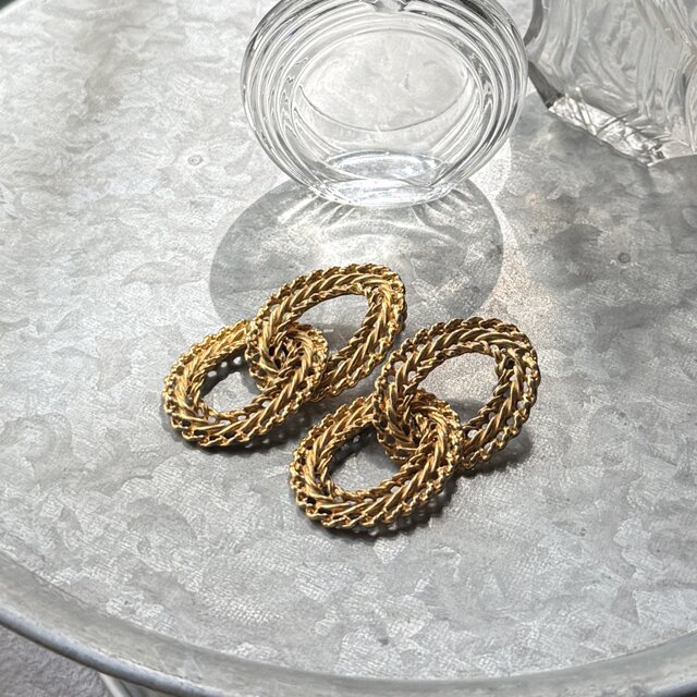 P813-ヴィンテージピアス U.S.A. 1980s Gold Twist Oval Drop | iichi