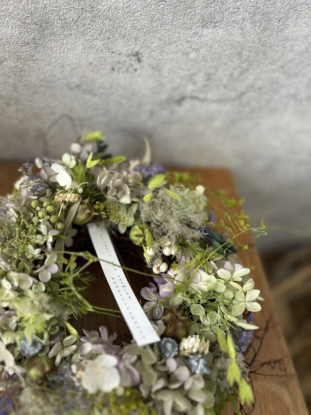 植物踊るオーバルリース | iichi 日々の暮らしを心地よくする