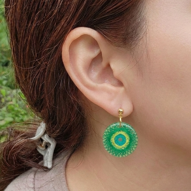 曼荼羅 ピアス ～Green×Yellow～ *Artesano* | iichi 日々の暮らしを