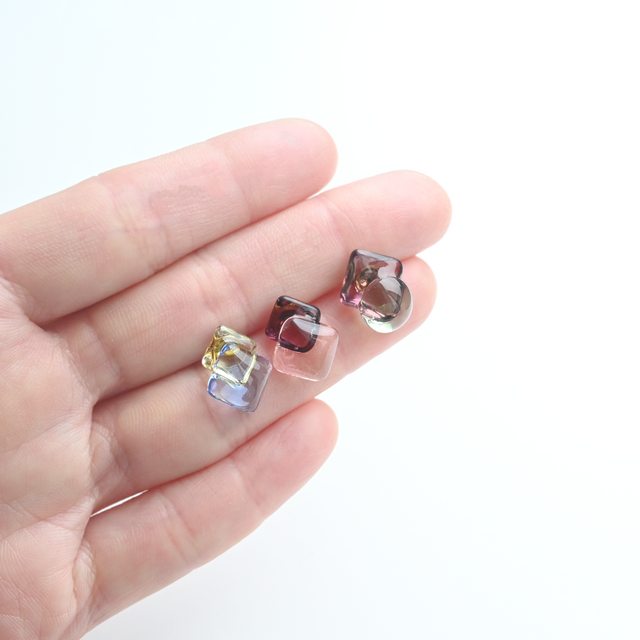 つやつやコロコロ✧ふたつのヴィンテージガラスのピアス／イヤリング