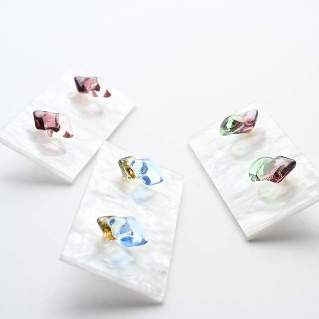つやつやコロコロ✧ふたつのヴィンテージガラスのピアス／イヤリング