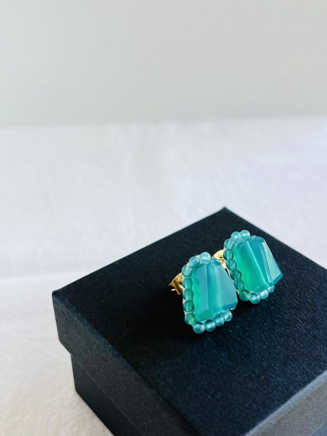 天然石刺繍／ピアス】グリーンオニキス×粒々グリーンオニキス | iichi