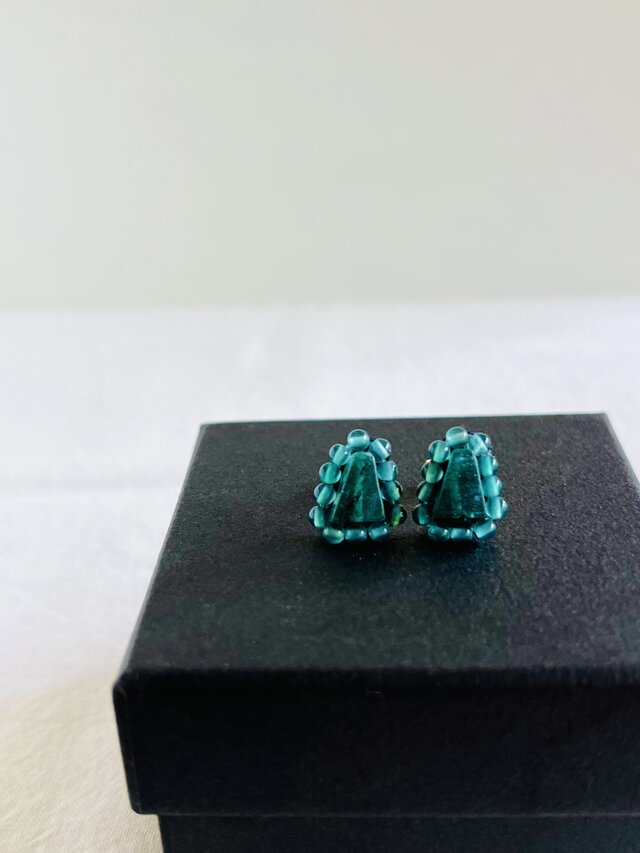 【重ねて愉しむ】グリーンオパールとモスアクア☆天然石チピアス 天然石刺繍／ピアス】△グリーンアベンチュリン×グリーンオニキス