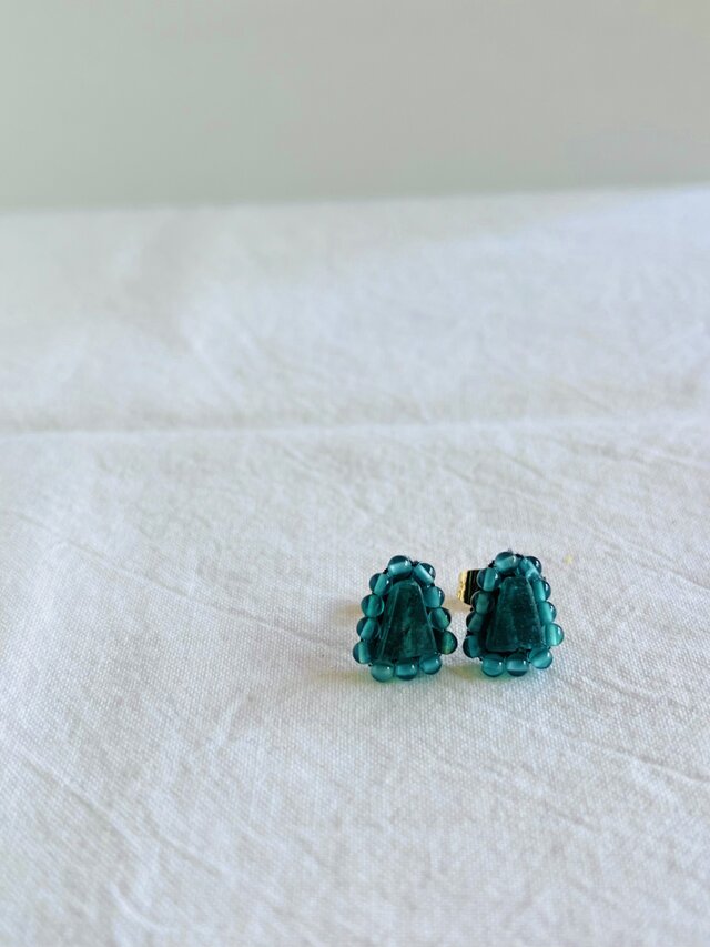 天然石刺繍／ピアス】△グリーンアベンチュリン×グリーンオニキス
