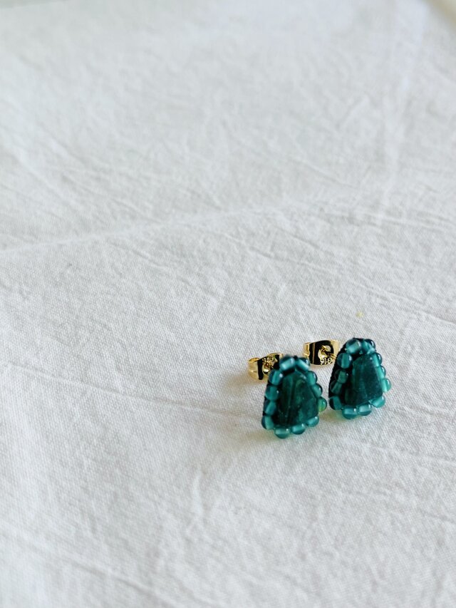 天然石刺繍／ピアス】△グリーンアベンチュリン×グリーンオニキス