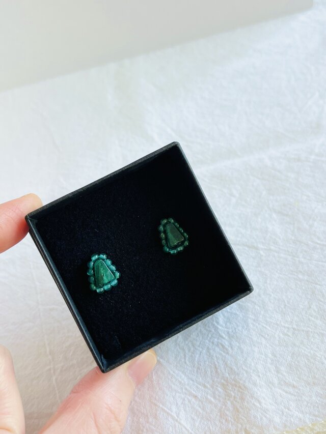 天然石刺繍／ピアス】△グリーンアベンチュリン×グリーンオニキス