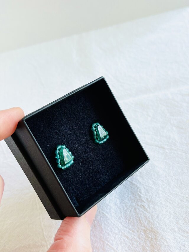 天然石刺繍／ピアス】△グリーンアベンチュリン×グリーンオニキス