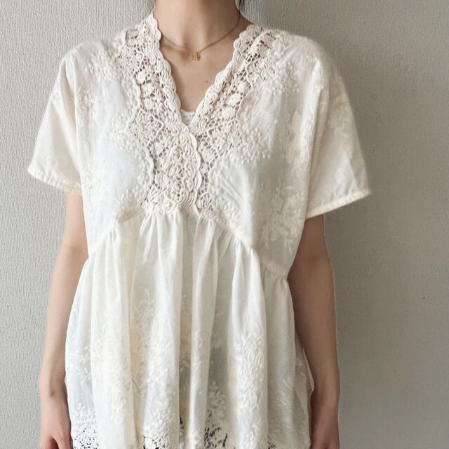 花柄刺繍コットンレース フレンチスリーブブラウス | iichi 日々の
