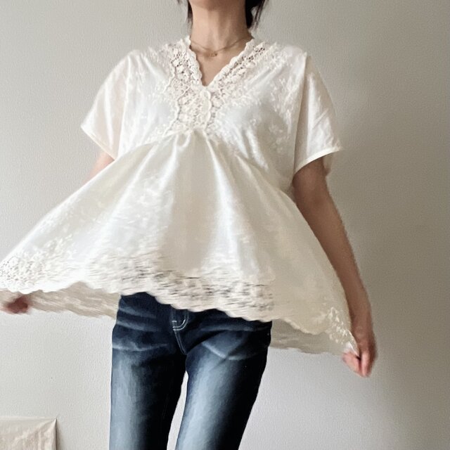 美品♡ビアズリー 花柄刺繍 フレンチスリーブ ブラウス ゆったり 近年モデル 白 花柄刺繍コットンレース フレンチスリーブブラウス | iichi 日々の
