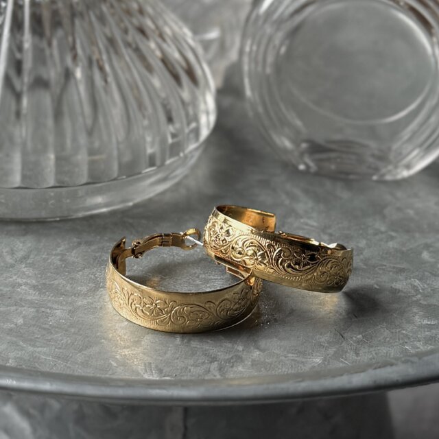 P815-ヴィンテージピアス U.S.A. 1980-90's Floral-Etched Gold Hoop