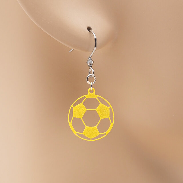 サッカーボール Ω 軽さは正義 Ω ピアス Ω イヤリング | iichi 日々の