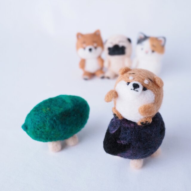 受注制作】お盆飾り 精霊馬のイス - ぬいぐるみ風のまゆ柴犬たち用