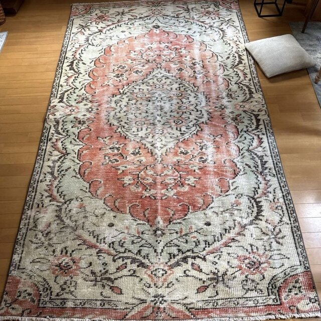 大きめ63×119上質くすみ大人ピンク　グレーメダリオン　トルコヴィンテージラグ 大判137×241コーラルピンク×セージグリーン トルコヴィンテージラグ