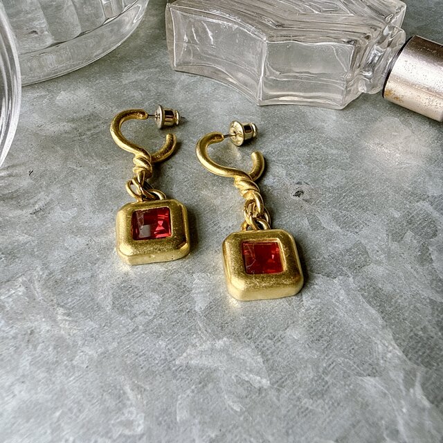 P818-ヴィンテージピアス U.S.A. 1980-90s Square Ruby Red & Twist