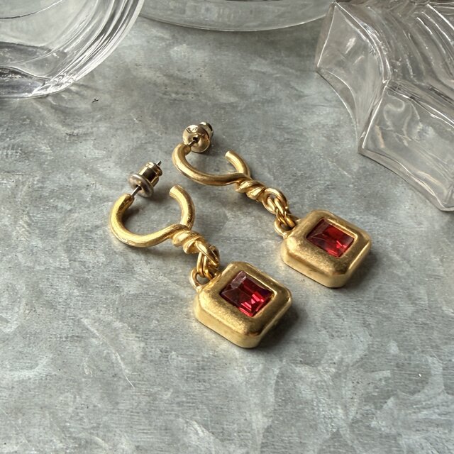 P818-ヴィンテージピアス U.S.A. 1980-90s Square Ruby Red & Twist