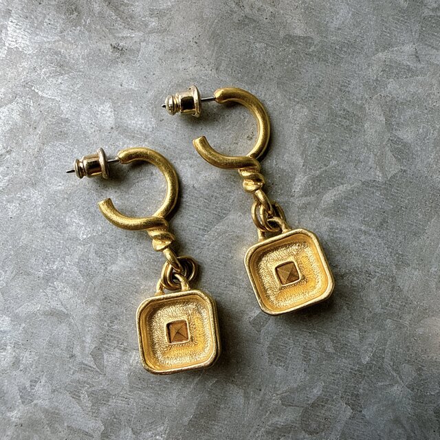ピアス P818-ヴィンテージピアス U.S.A. 1980-90s Square Ruby Red & Twist