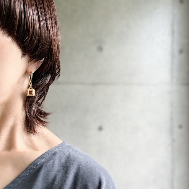 ピアス P818-ヴィンテージピアス U.S.A. 1980-90s Square Ruby Red & Twist
