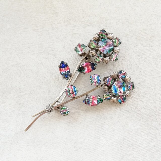 イギリス アンティーク シルバーブローチ 花柄 Unsigned Beauty シルバートーン アイリスガラス フラワー 2輪の花