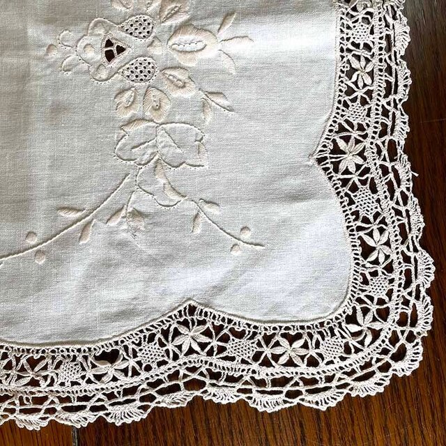 テーブルセンター レース 刺繍 フランスリネン カットワーク ドローン