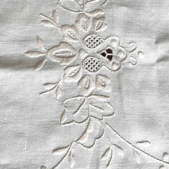 テーブルセンター レース 刺繍 フランスリネン カットワーク ドローン