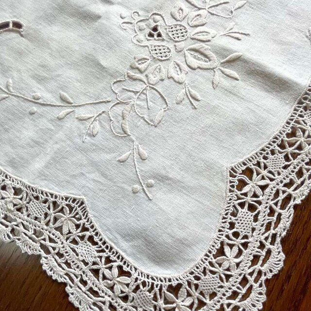 テーブルセンター レース 刺繍 フランスリネン カットワーク ドローン