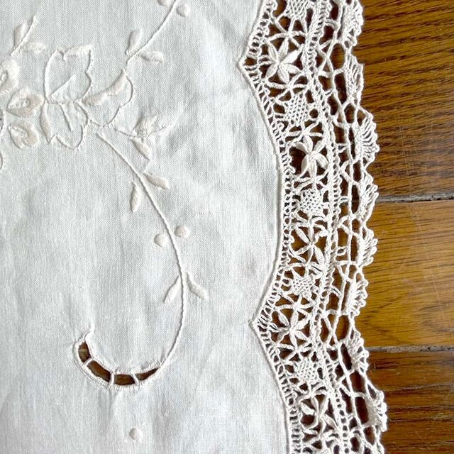 テーブルセンター レース 刺繍 フランスリネン カットワーク ドローン
