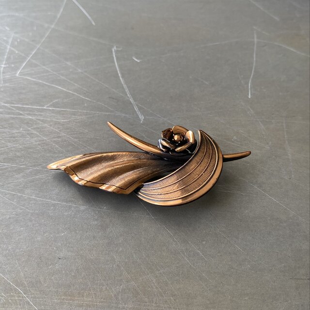 Vintage 70s-80s USA retro copper botanical flower design brooch