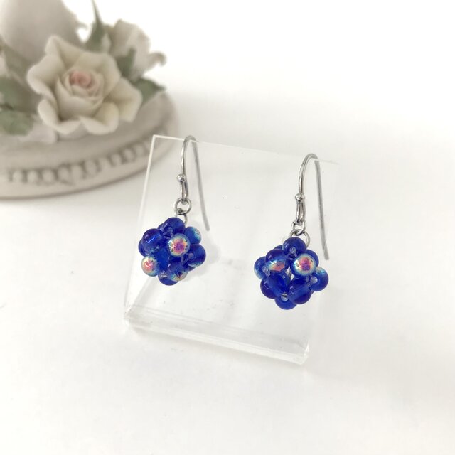 ビーズボール ピアス コバルトブルー 青 夏 | iichi 日々の暮らしを